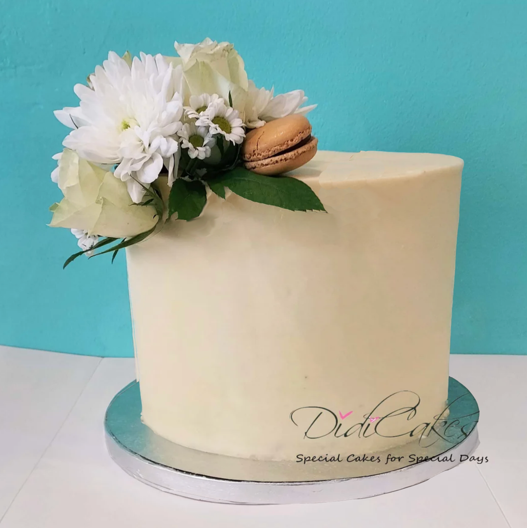 Elegant High Cake with Flowers