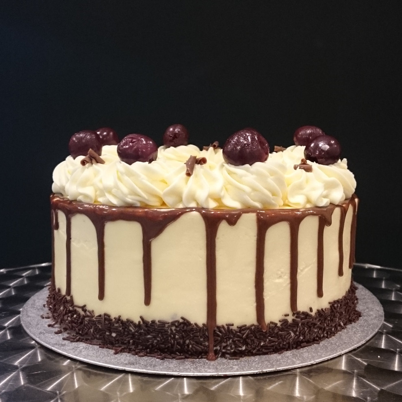 Pineapple cake Birthday cake Black Forest gateau Bakery Chocolate cake, chocolate  cake, cream, food, cake Decorating png | PNGWing