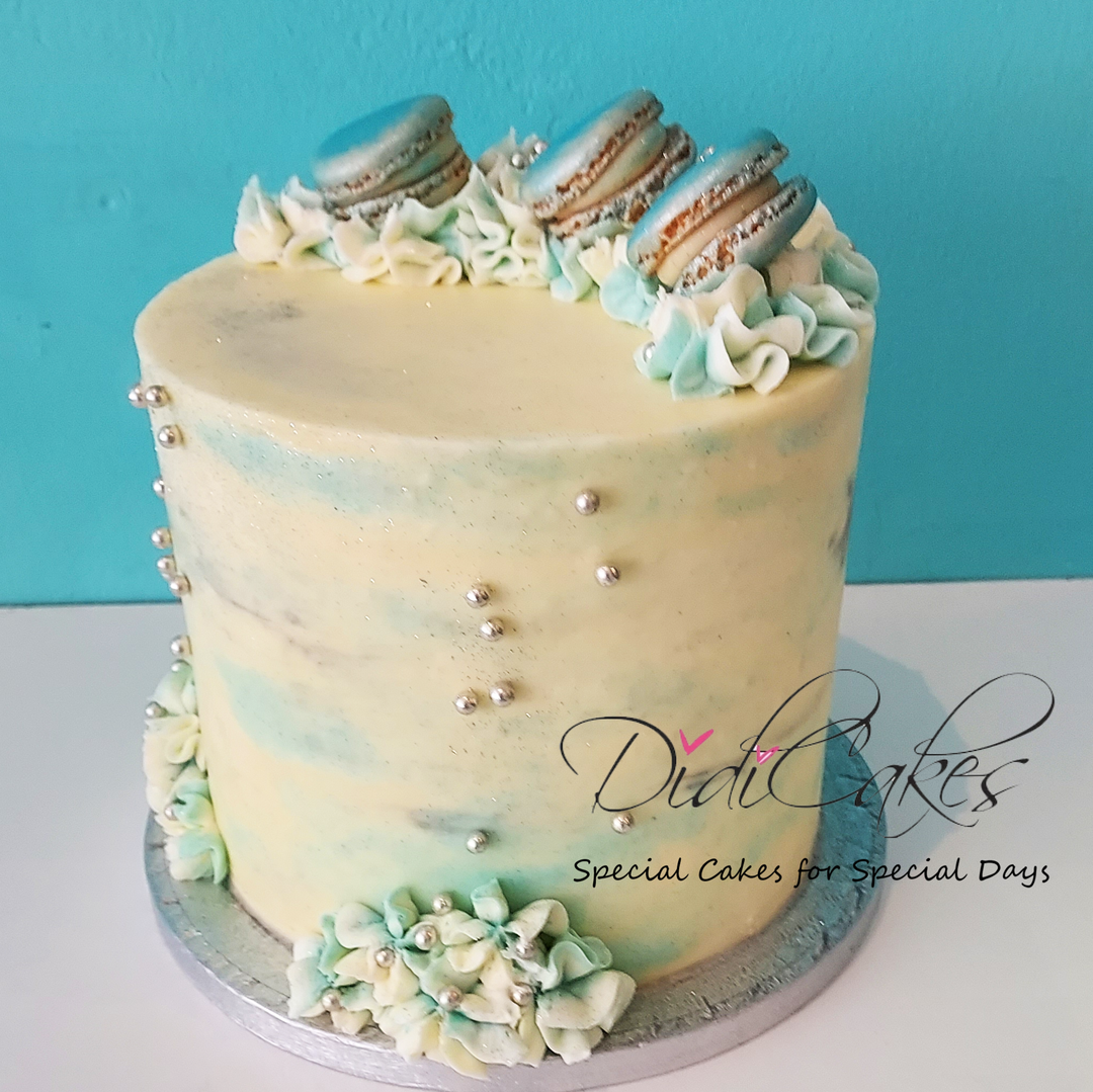 Colour Accent High Cake with Macarons