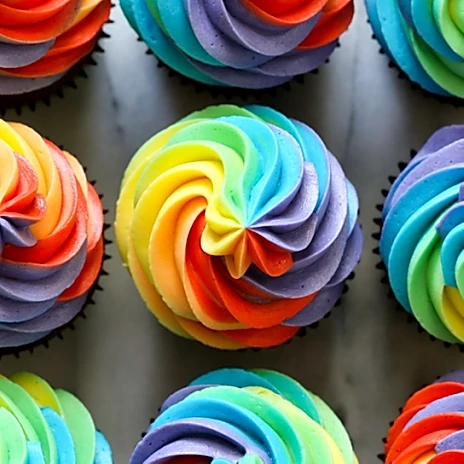 6 Rainbow Cupcakes
